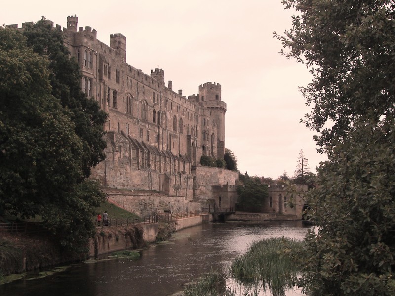Замок со стороны реки.